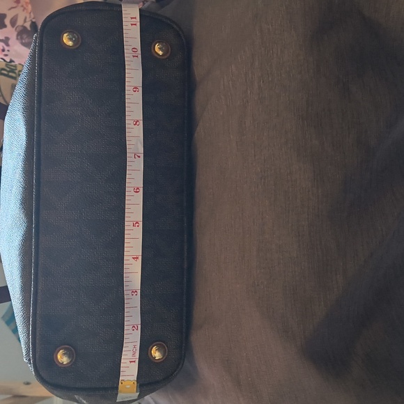 EUC Michael Kors Signature Brown and Tan Shoulder Bag - Picture 12 of 14